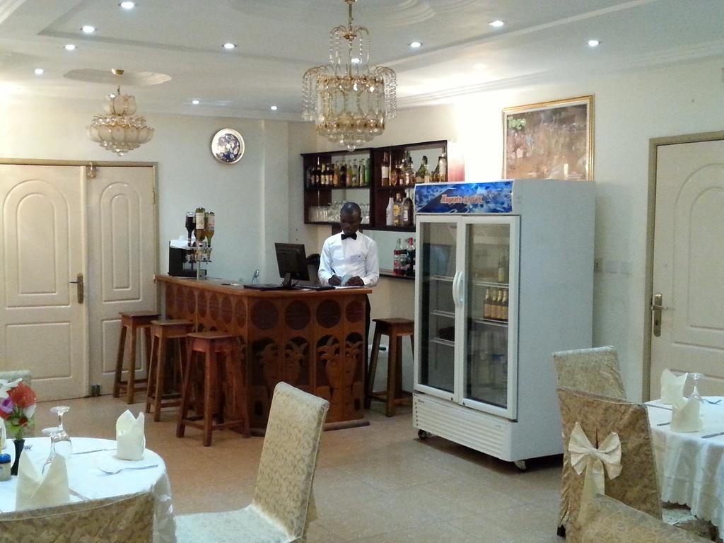 Hotel Magnificat Lomé Extérieur photo