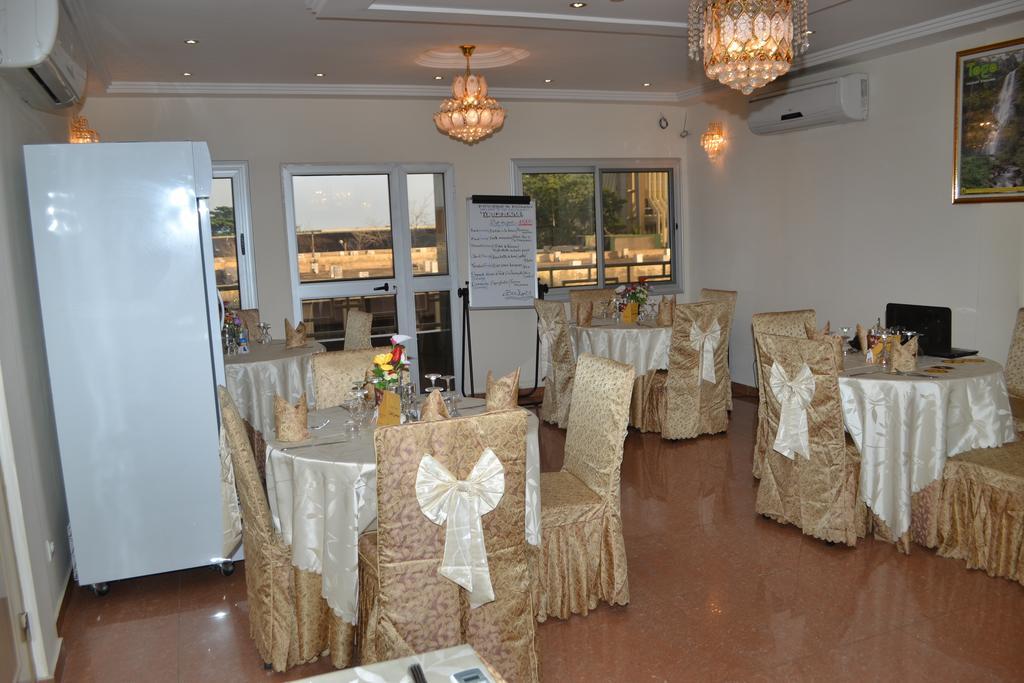 Hotel Magnificat Lomé Extérieur photo