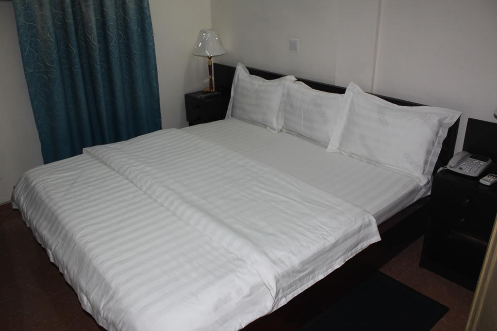Hotel Magnificat Lomé Extérieur photo