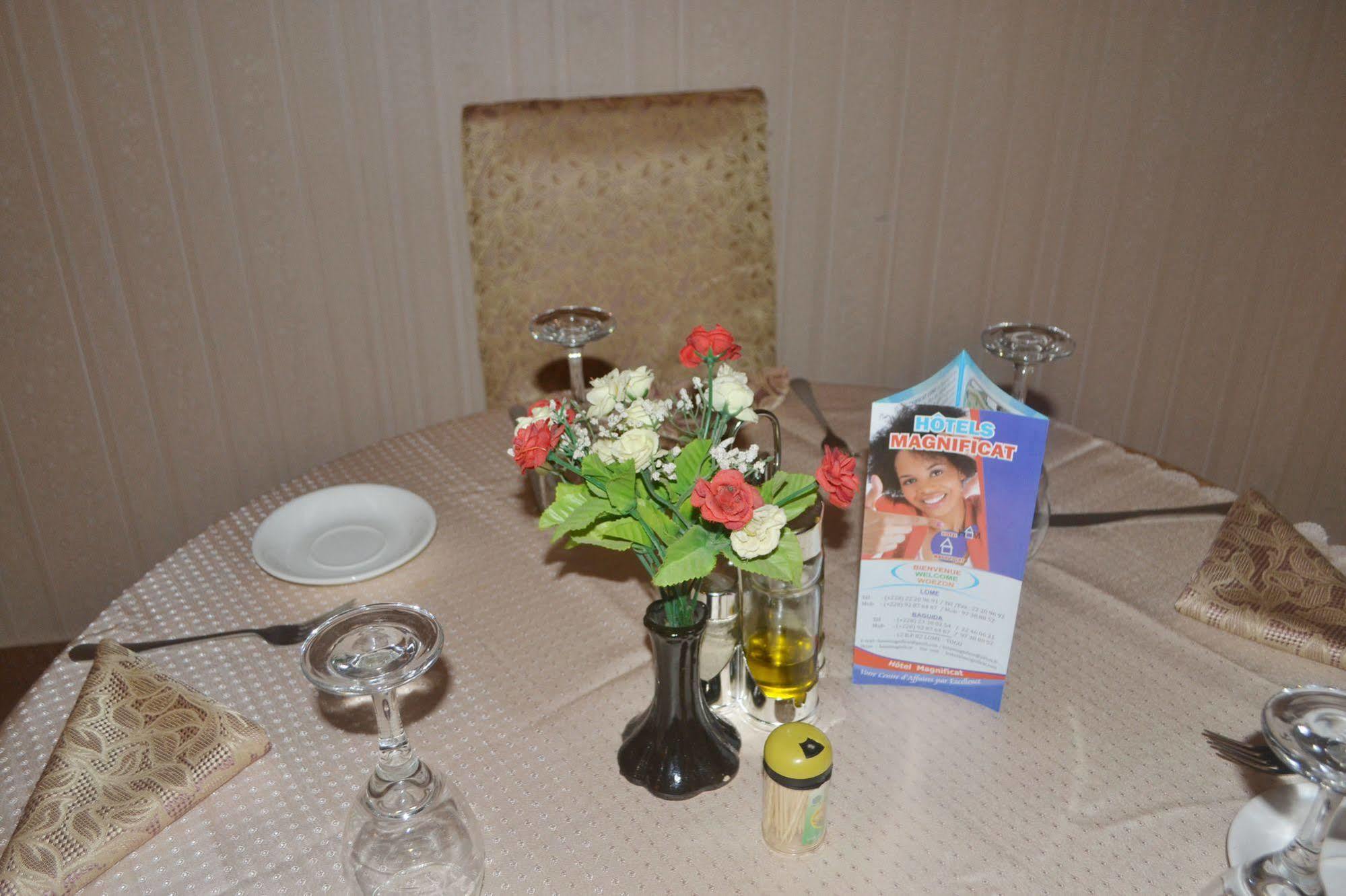 Hotel Magnificat Lomé Extérieur photo