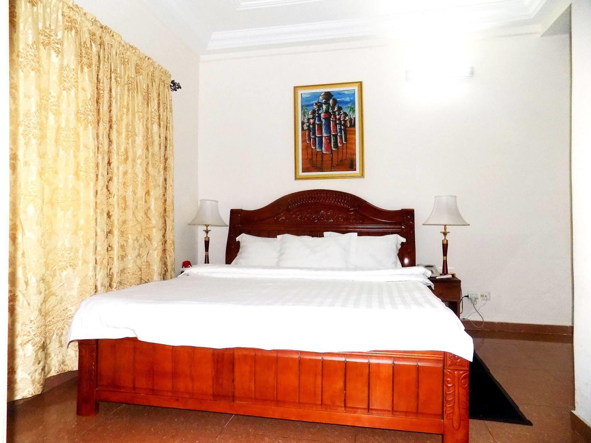 Hotel Magnificat Lomé Extérieur photo