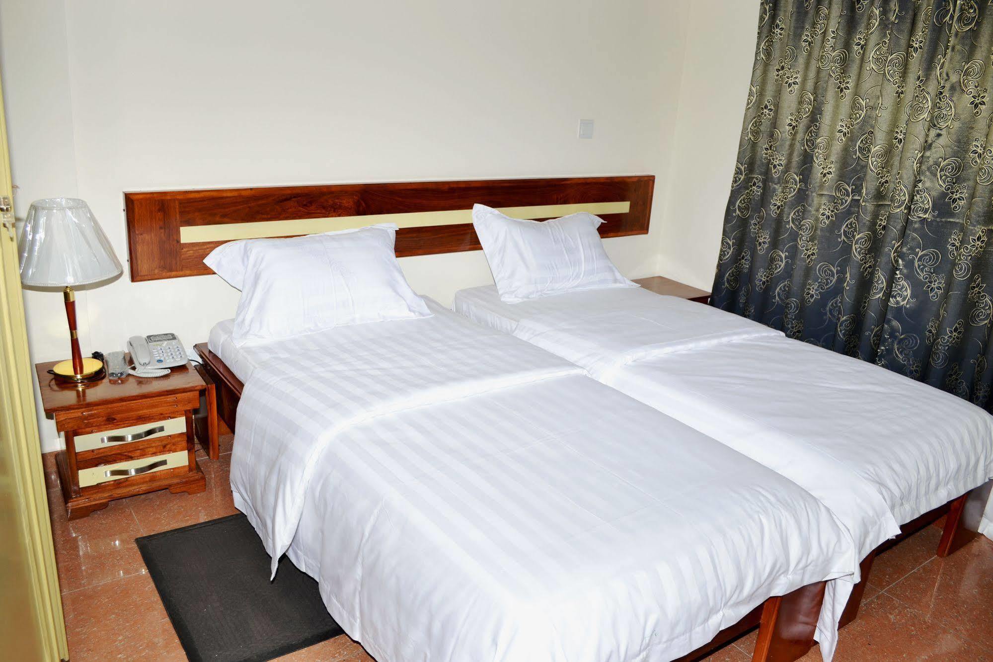 Hotel Magnificat Lomé Extérieur photo