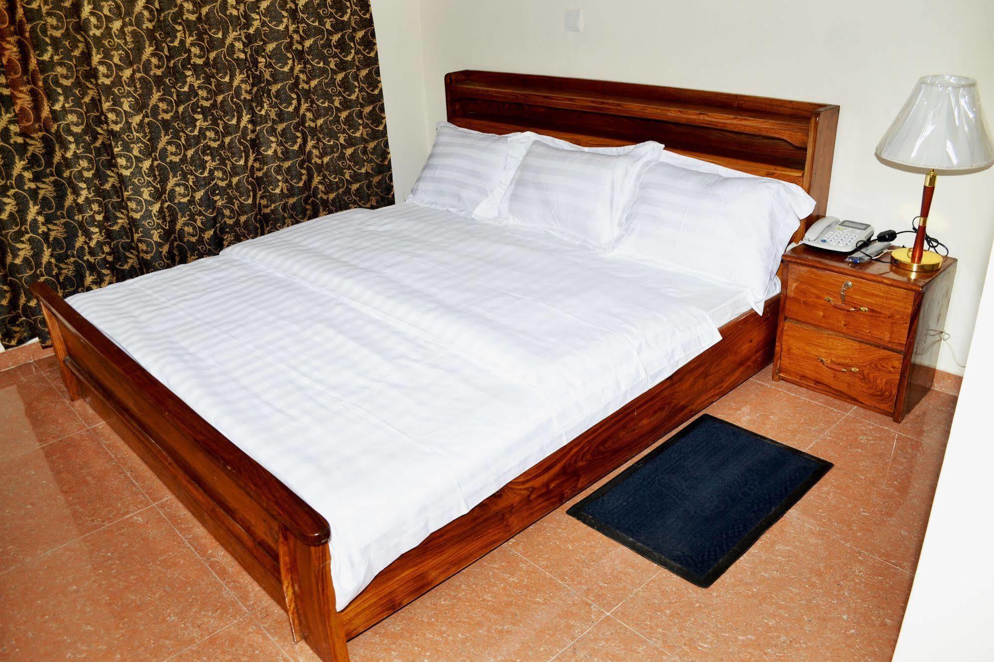 Hotel Magnificat Lomé Extérieur photo