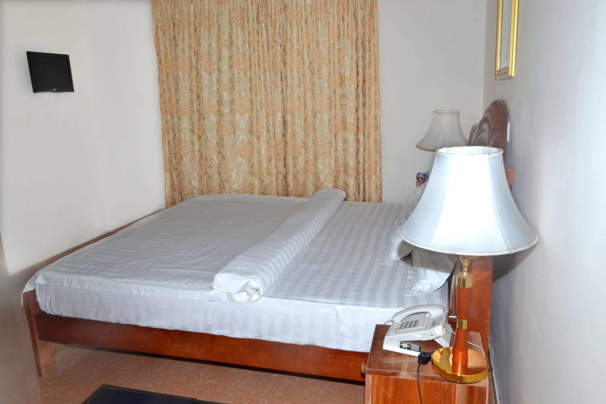 Hotel Magnificat Lomé Extérieur photo