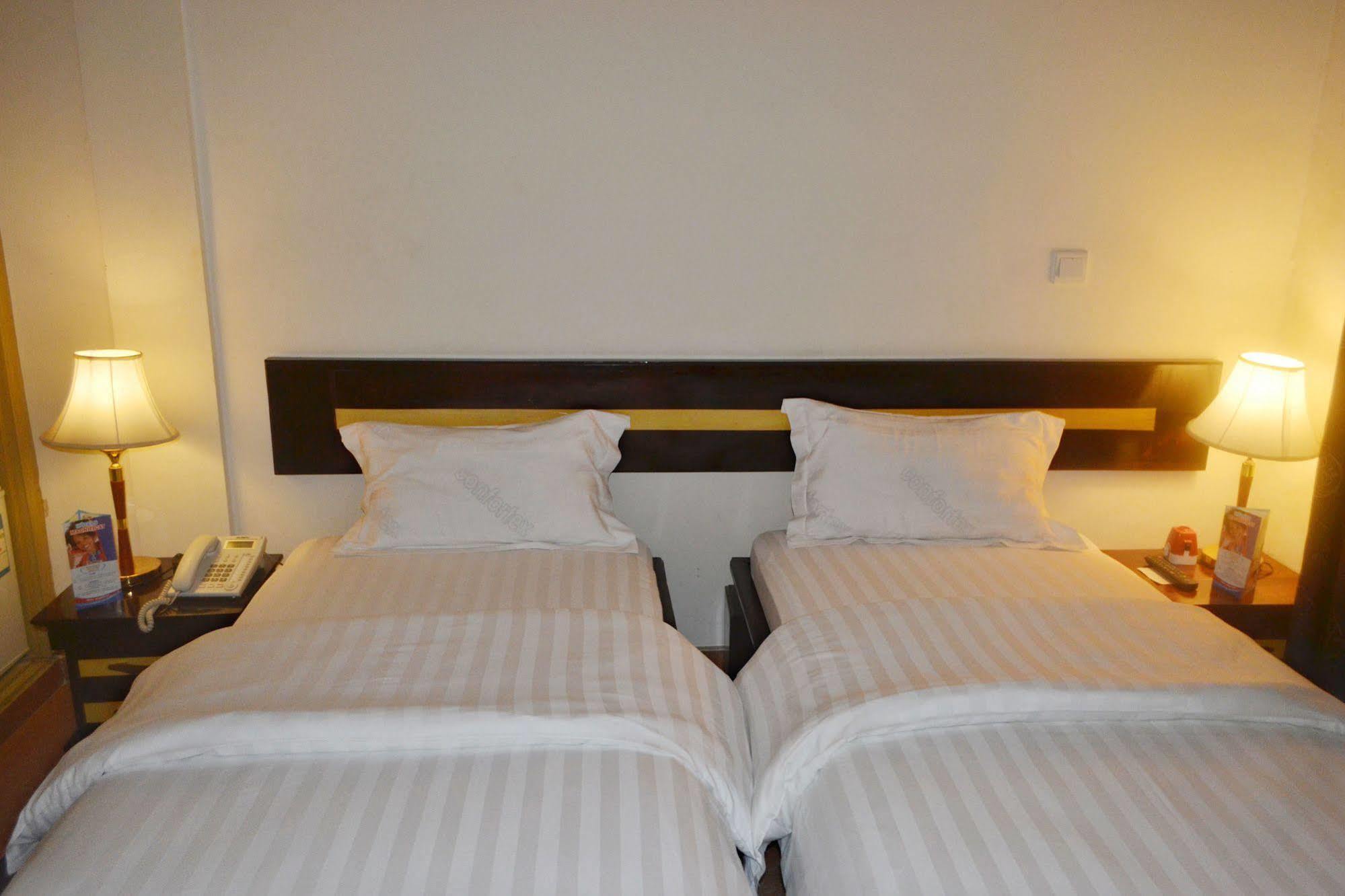 Hotel Magnificat Lomé Extérieur photo