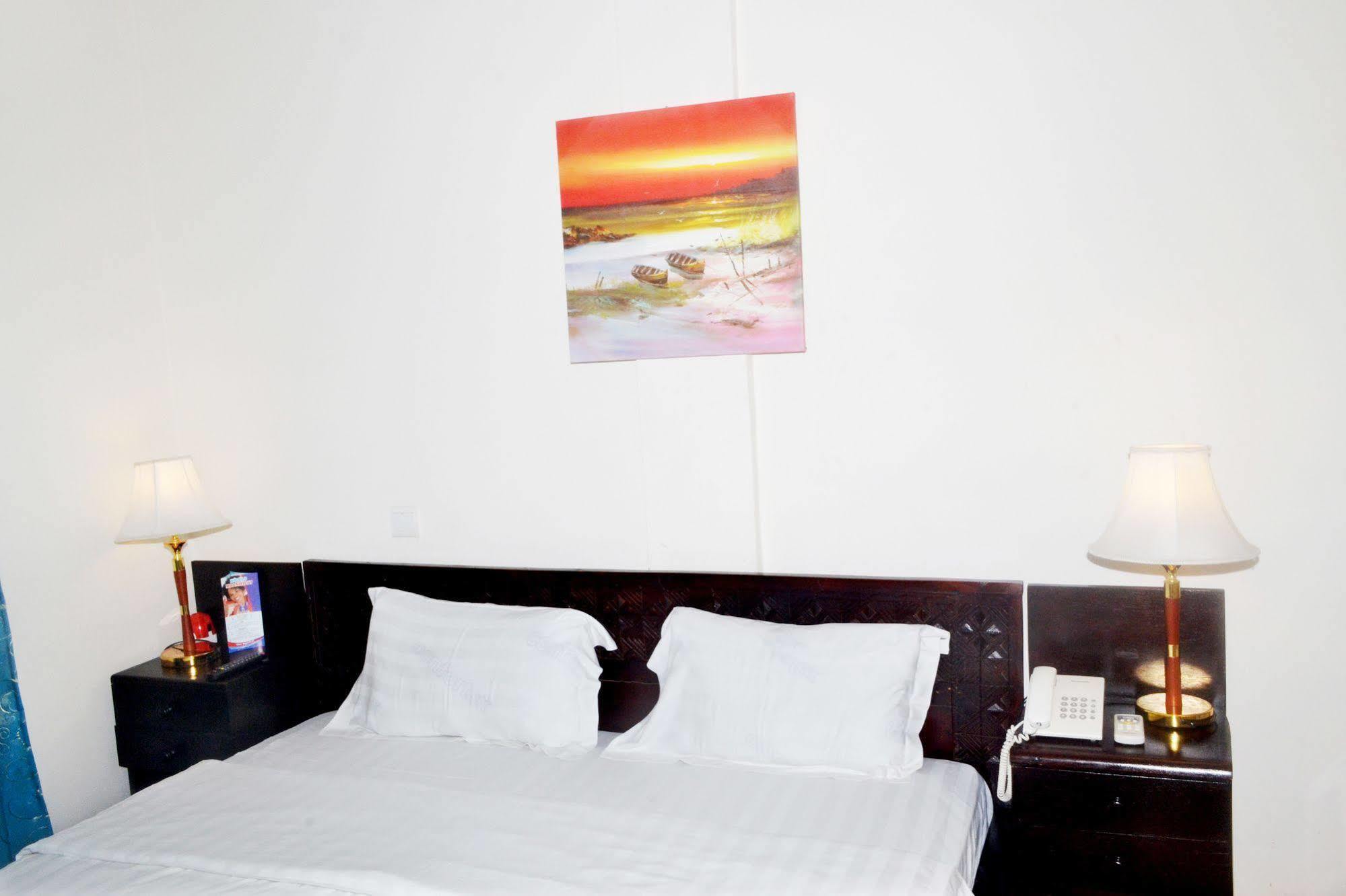 Hotel Magnificat Lomé Extérieur photo