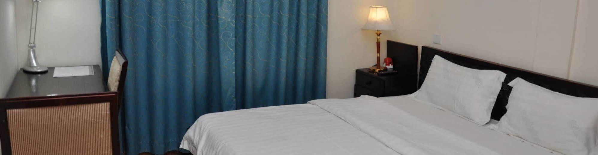 Hotel Magnificat Lomé Extérieur photo